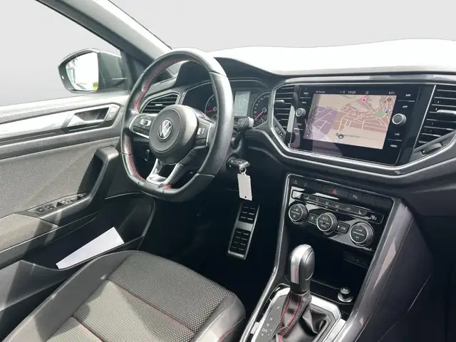 Volkswagen T-Roc view 14