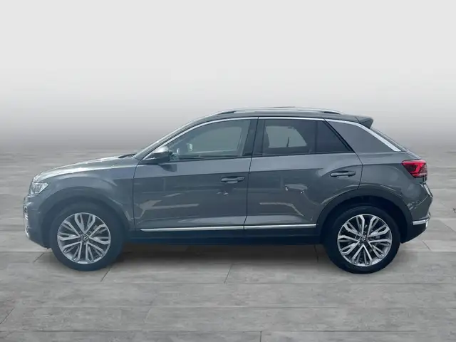 Volkswagen T-Roc view 2