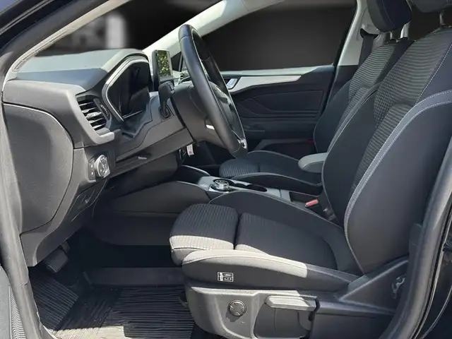 Ford Focus view 15