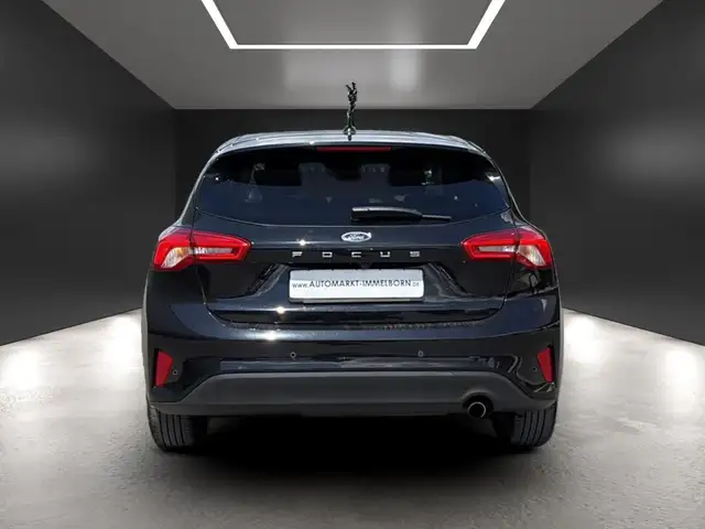 Ford Focus view 9