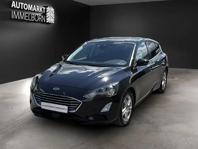 Ford Focus view 3