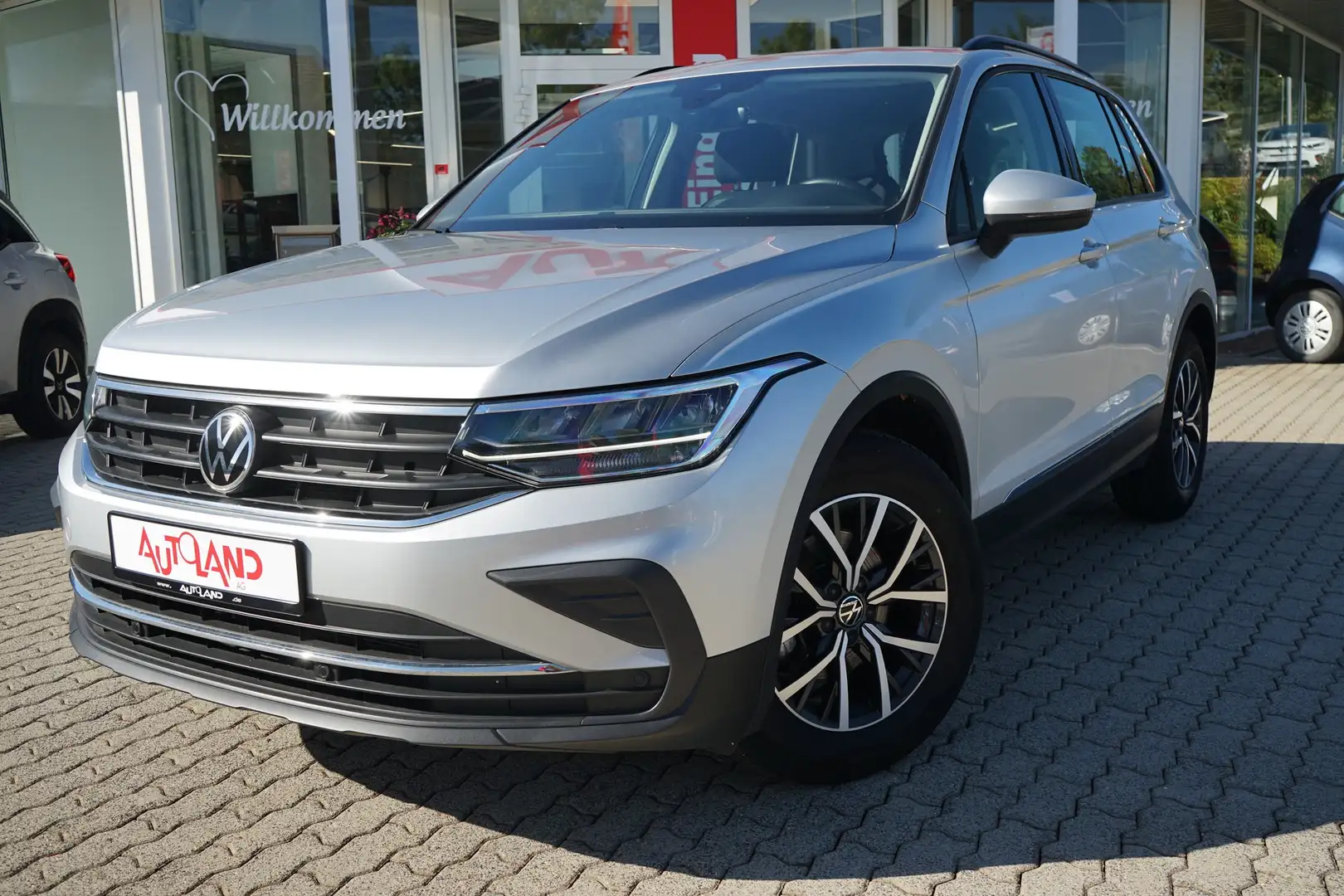 Volkswagen Tiguan 1.5 TSI Life LED ACC PDC Sitzheizung Argent - 2