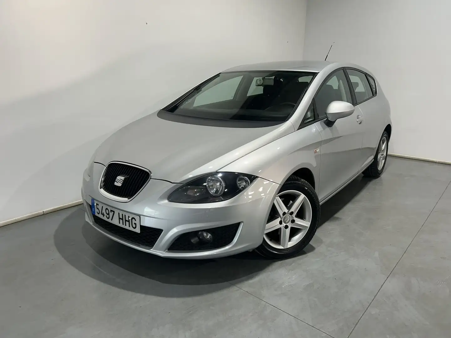 SEAT Leon 1.6TDI CR Reference 90 Plateado - 1