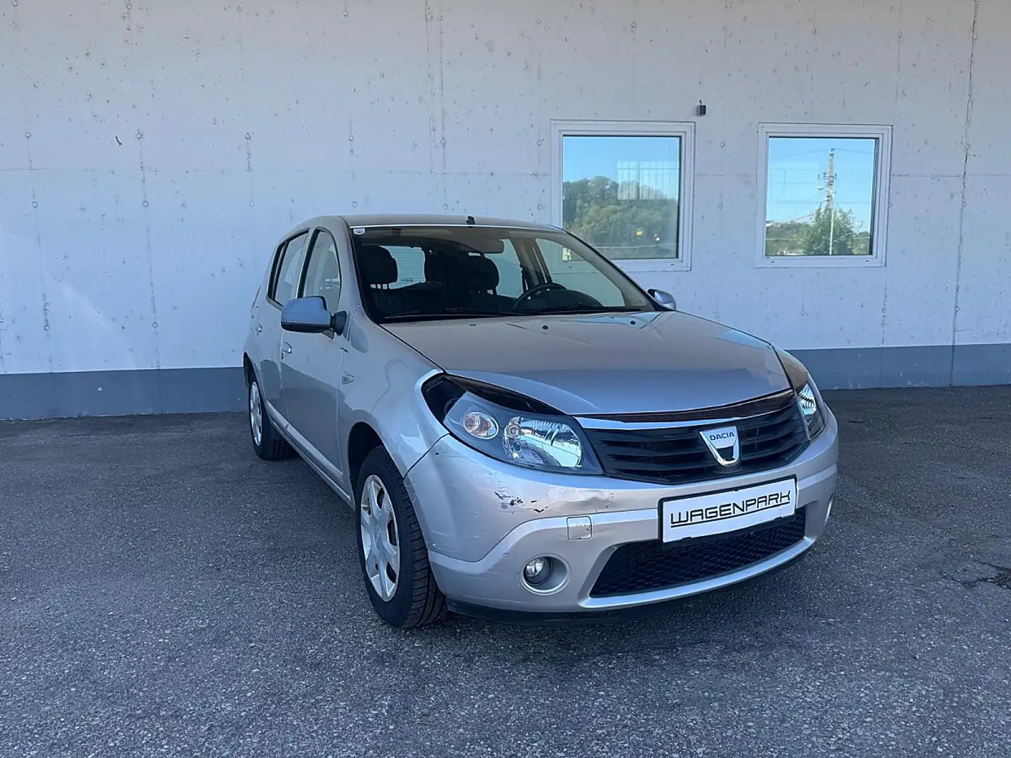 Dacia Sandero Black Line 1,2 16V Silber - 1