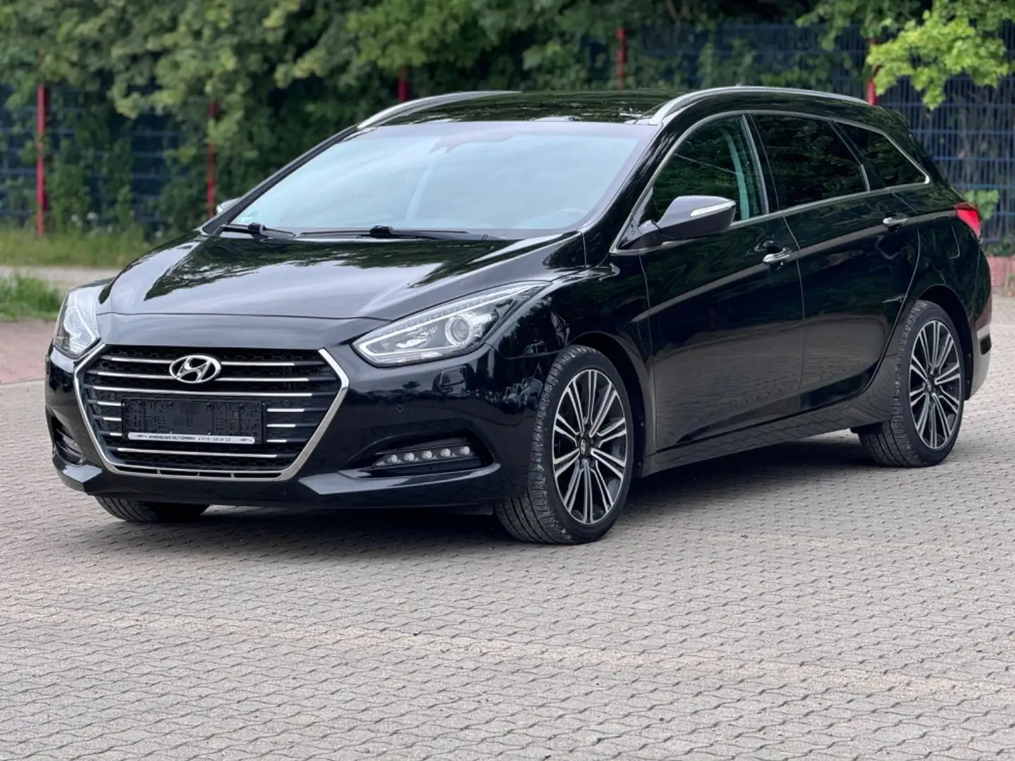 Hyundai i40 1.7 CRDi Auto *1 HAND *95 TKM *NAVI*XENON*LE Noir - 1