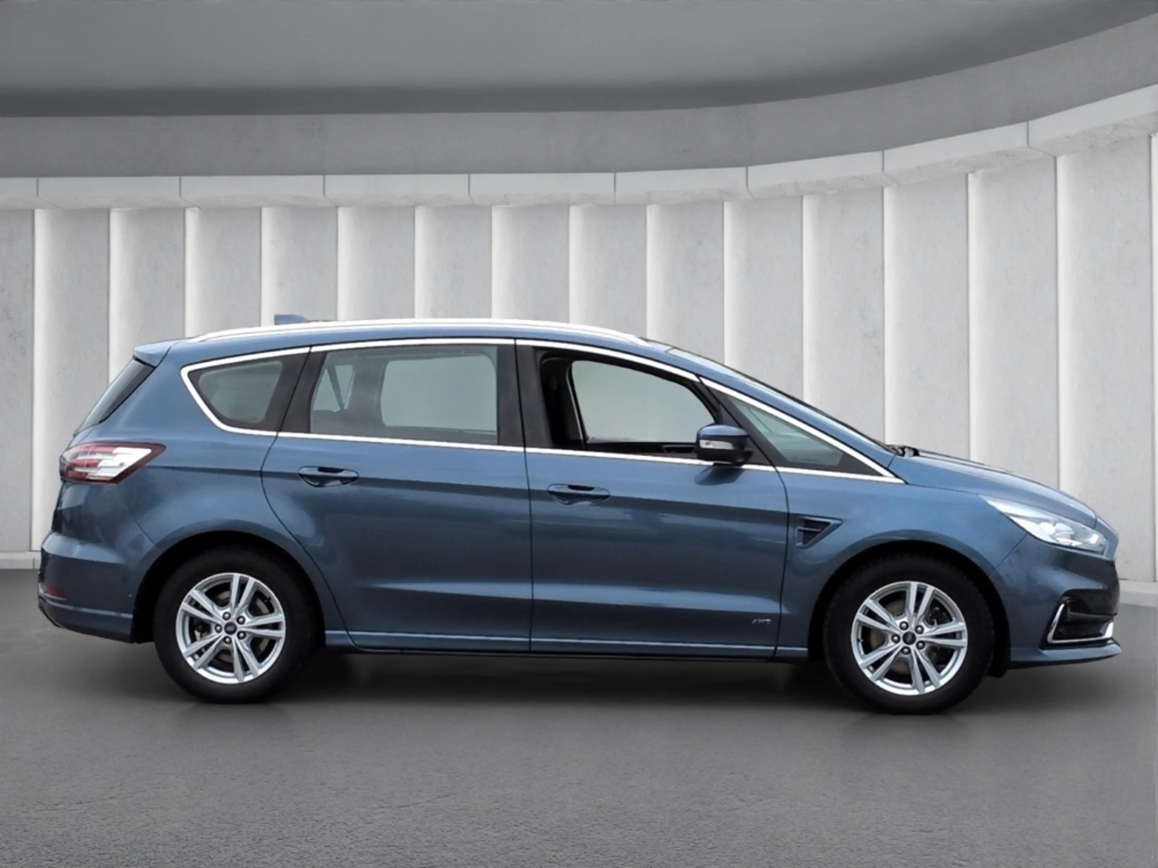 Ford S-Max Titanium AWD 2.0D*Autom AHK Navi R-Kam SHZ — photo 2