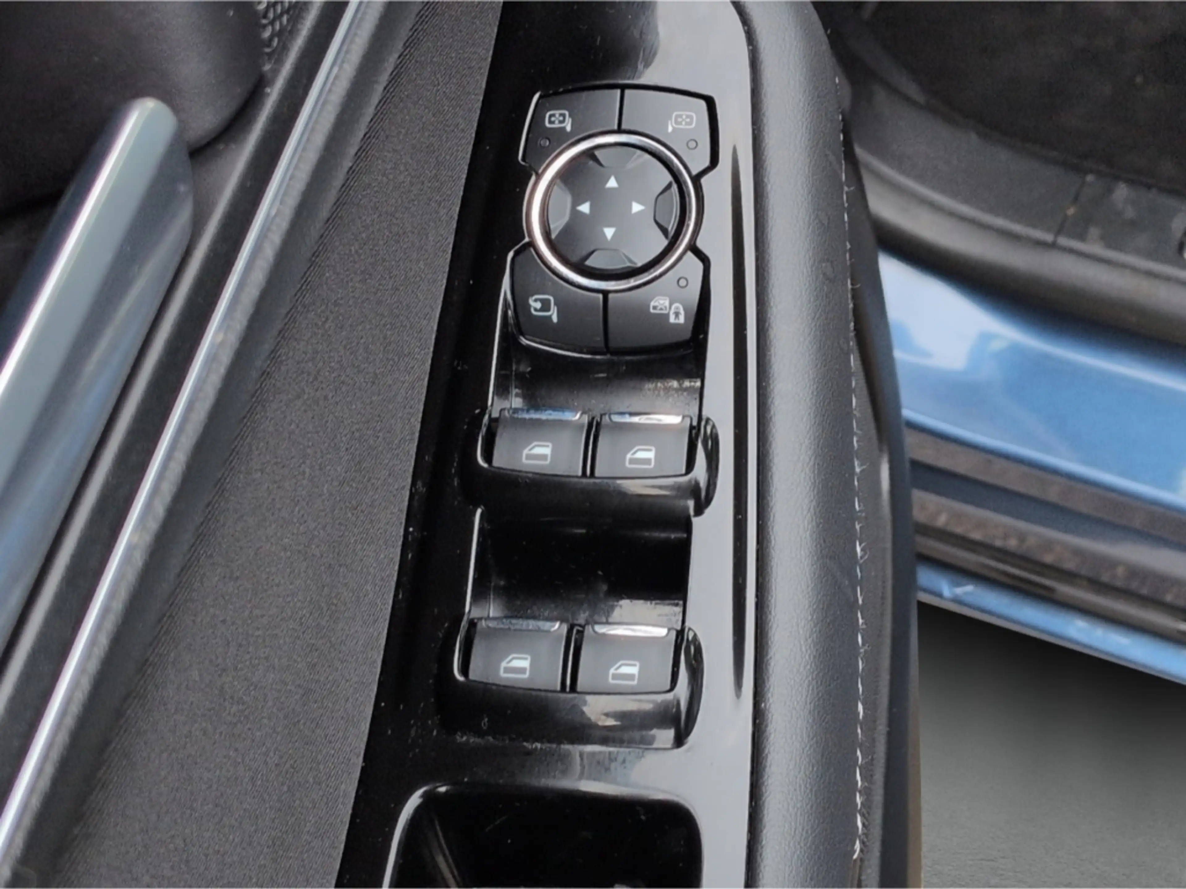 Ford S-Max Titanium AWD 2.0D*Autom AHK Navi R-Kam SHZ — photo 14