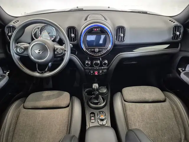 Mini Cooper Cooper view 9