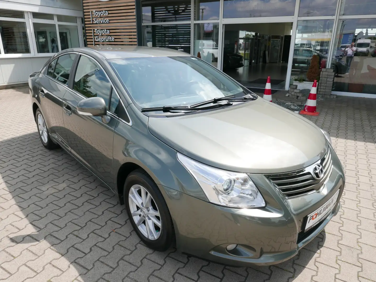 Toyota Avensis Avensis Lim 1.8 Edition NAVI*TEMPOMAT Grijs - 2