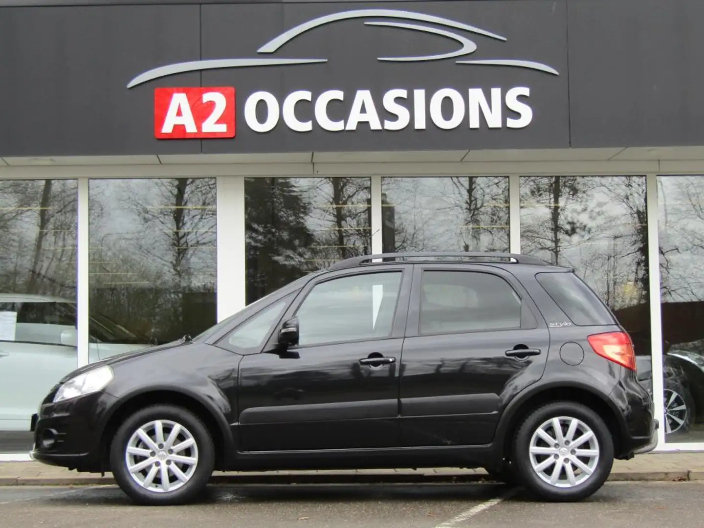 Suzuki SX4 1.6 120 pk Clima/Trekhaak/Bluetooth/Stoelverw Black - 2