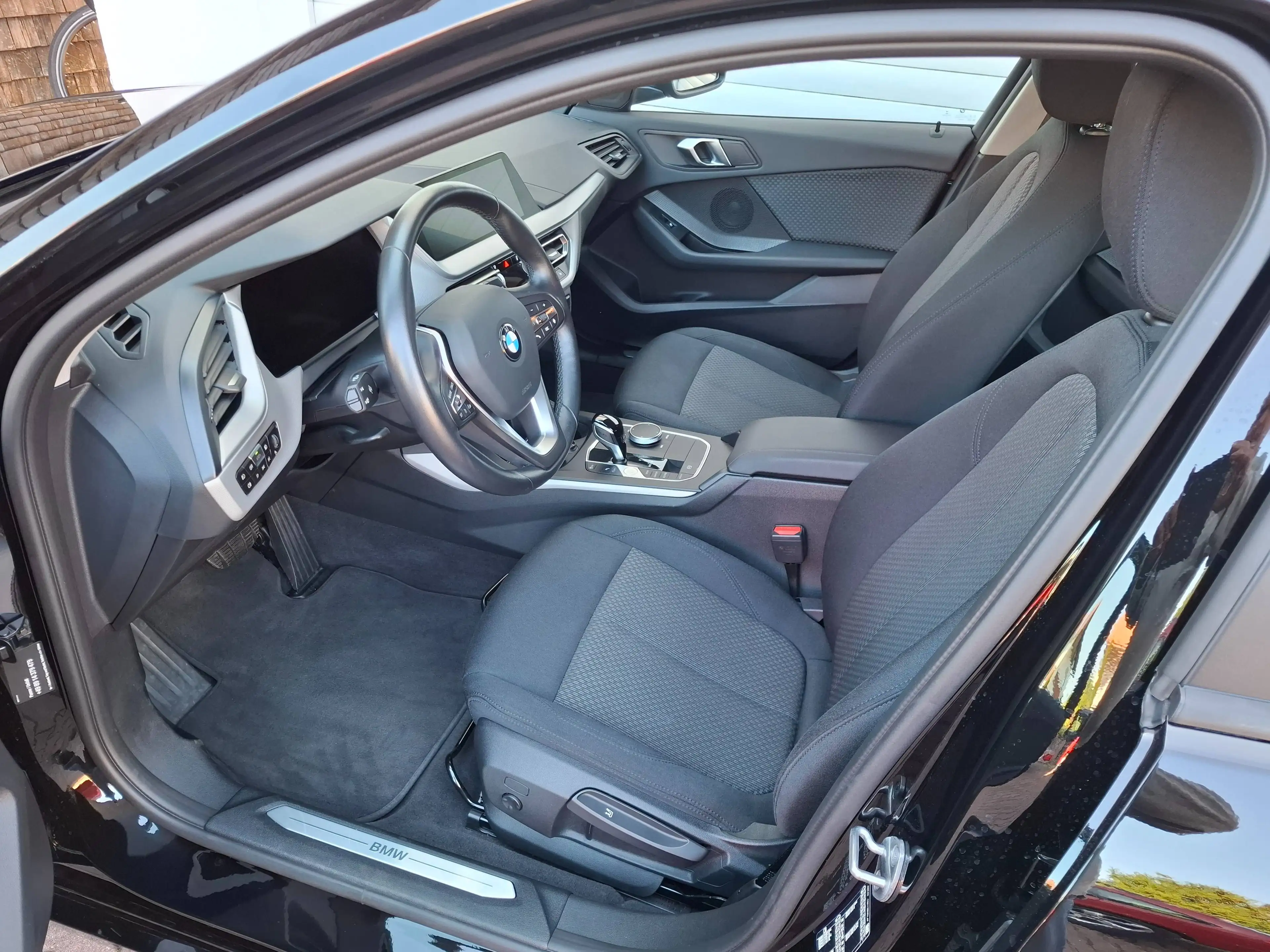 BMW 118 118 i Steptronic Advantage Navi LED SHZ PDC 2-Zonen-Klimaautomatik Geschwindigkeitsreglung — photo 11