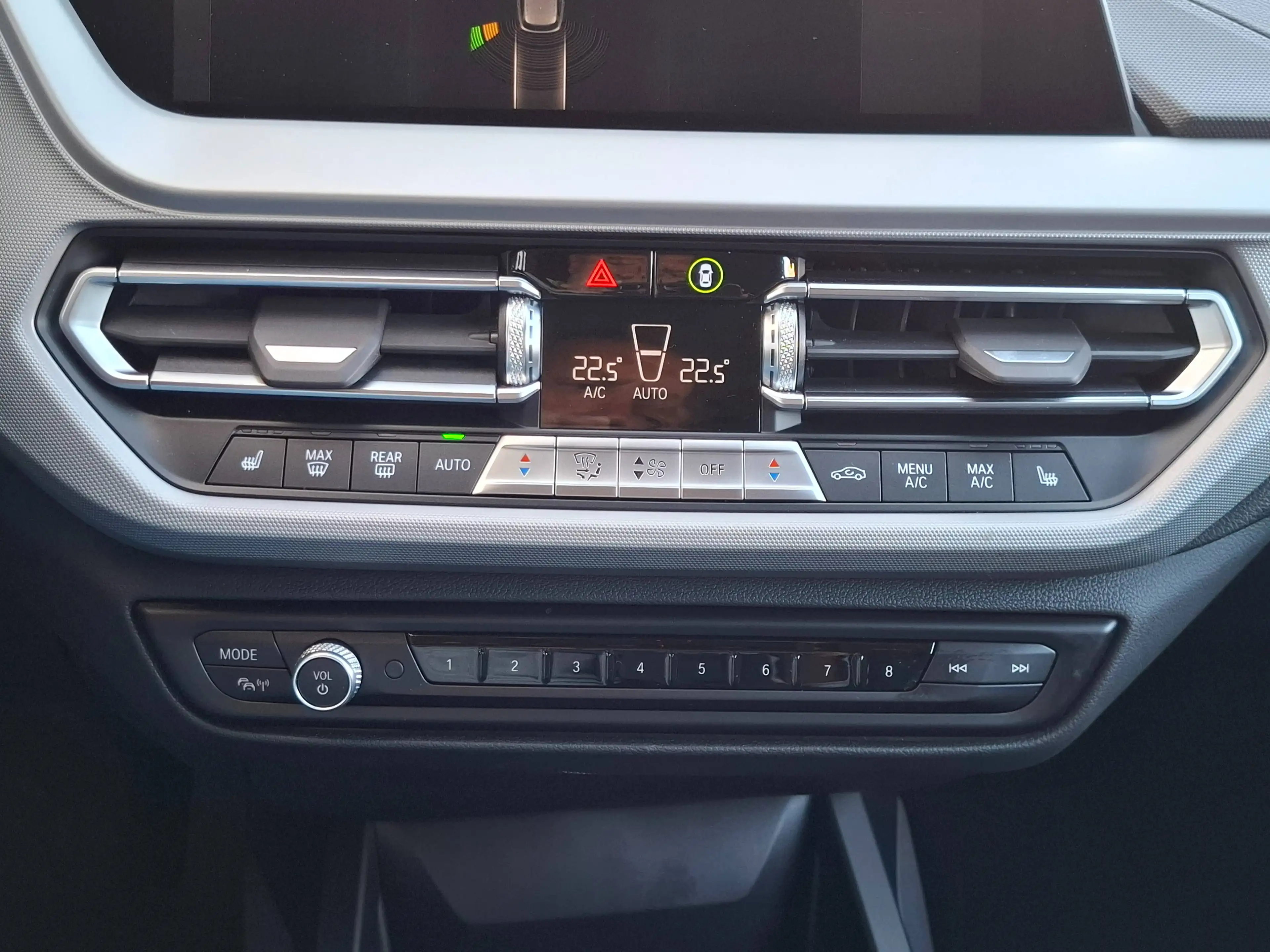 BMW 118 118 i Steptronic Advantage Navi LED SHZ PDC 2-Zonen-Klimaautomatik Geschwindigkeitsreglung — photo 15