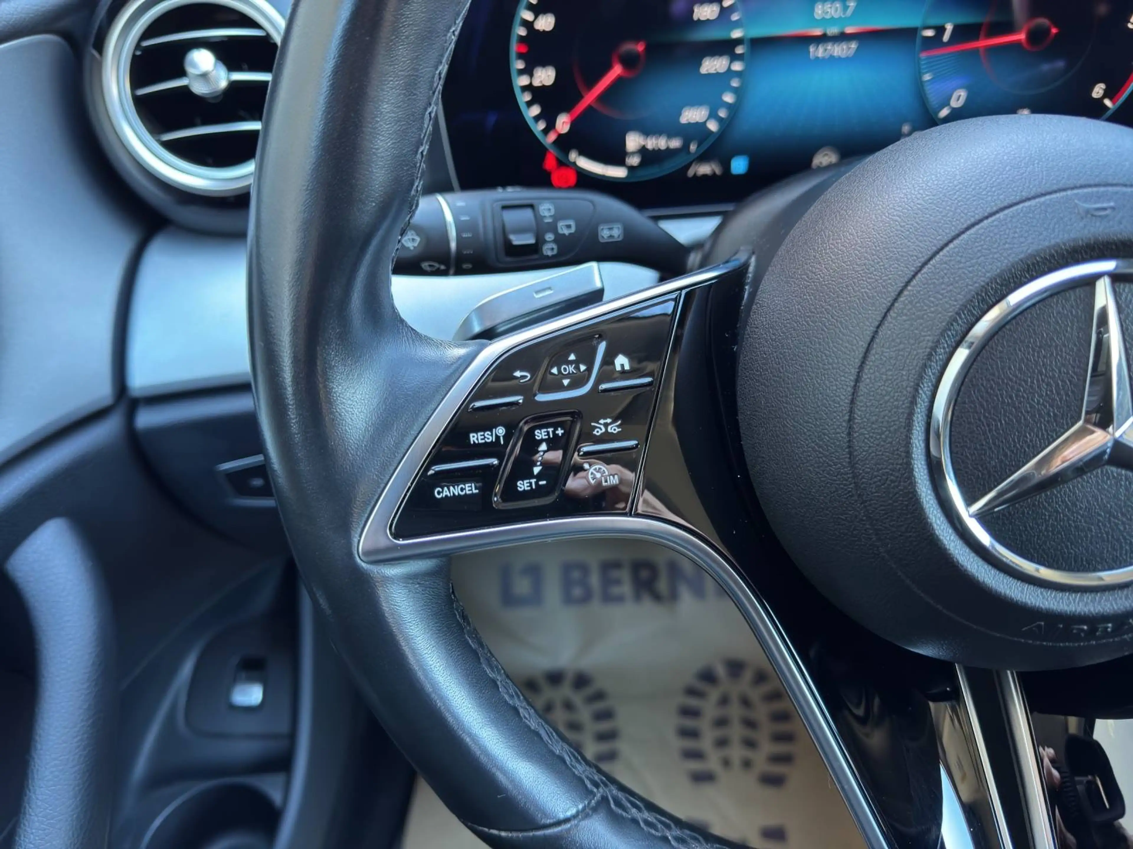 Mercedes-Benz E 200 d, Airmatic, AHK,... — photo 9