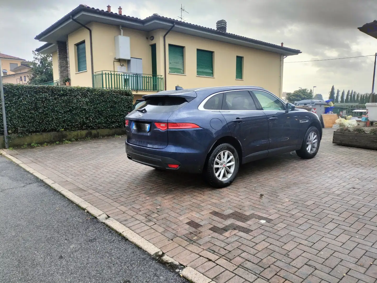 Jaguar F-Pace 2.0d i4 Pure awd 180cv my18 - 2