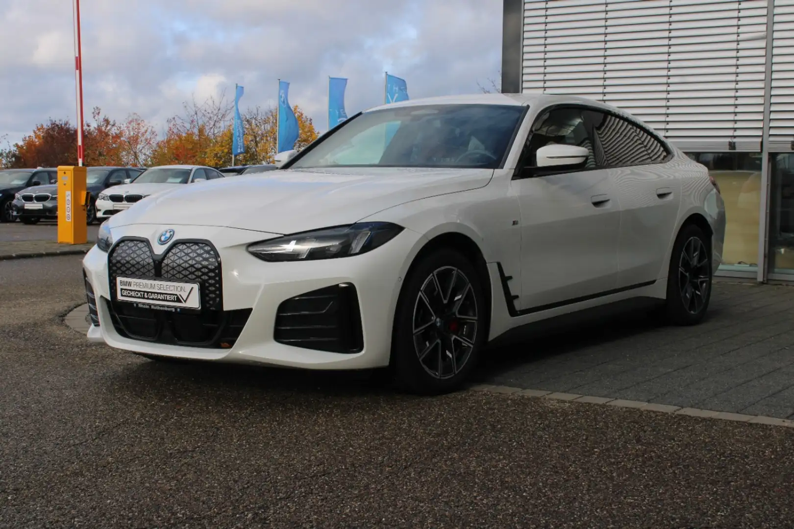 BMW i4 eDrive40 M Sport Pro Inno HeadUp AHK Cam ACC Blanc - 2