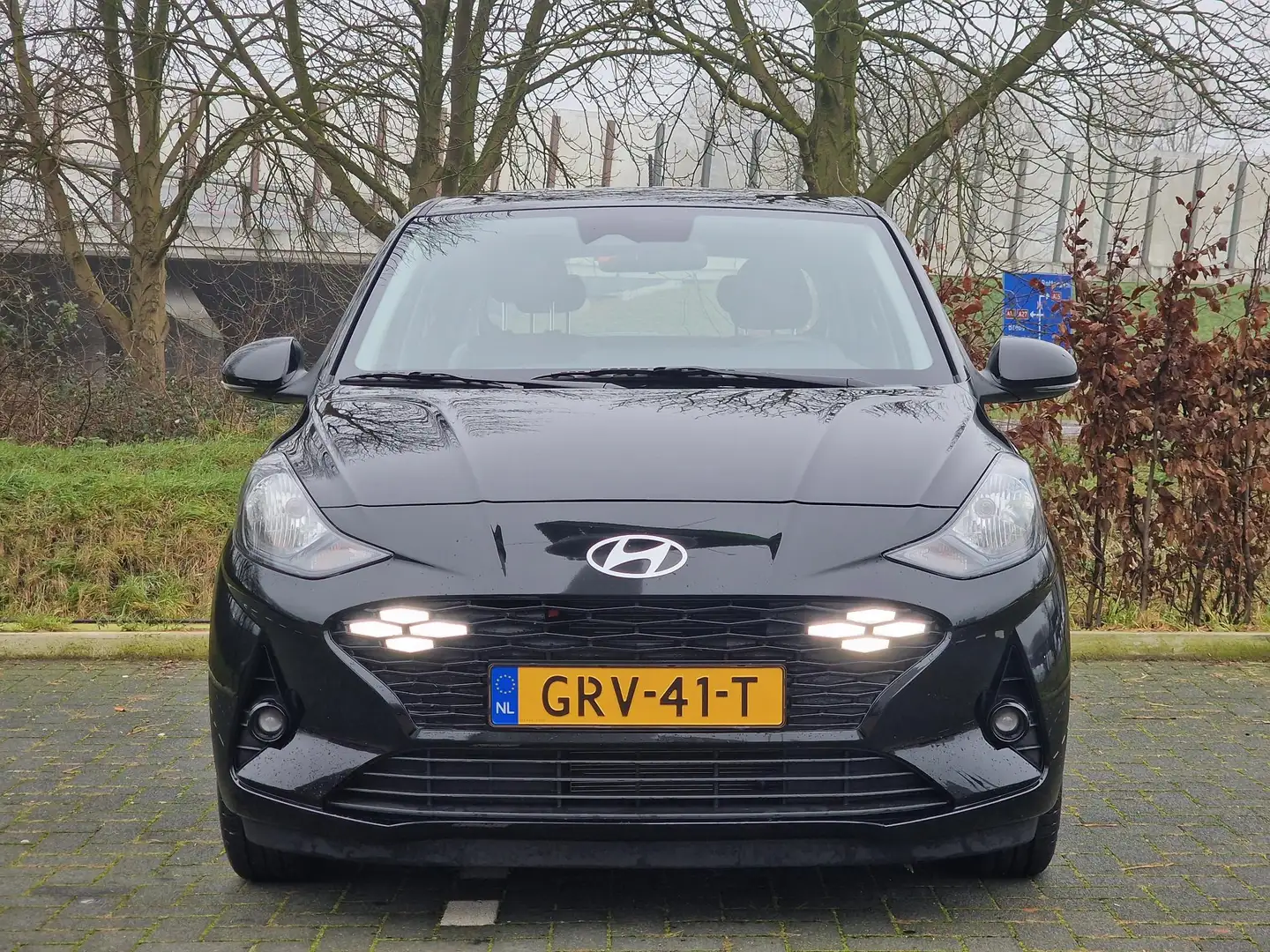 Hyundai i10 1.0 Comfort Smart |€4295 KORTING|NAVIGATIE|CAMERA| Zwart - 2