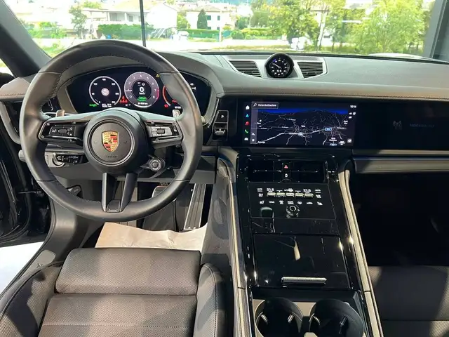 Porsche Panamera view 14