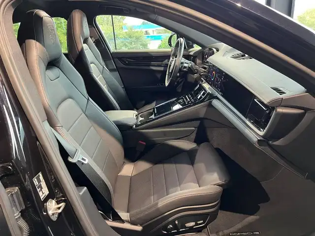 Porsche Panamera view 10