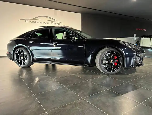 Porsche Panamera view 3