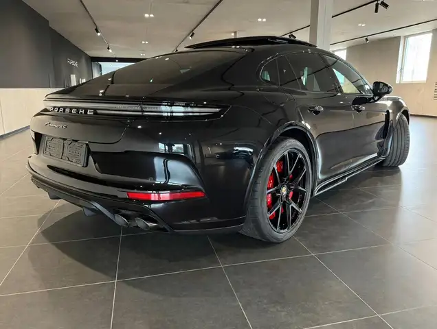 Porsche Panamera view 6