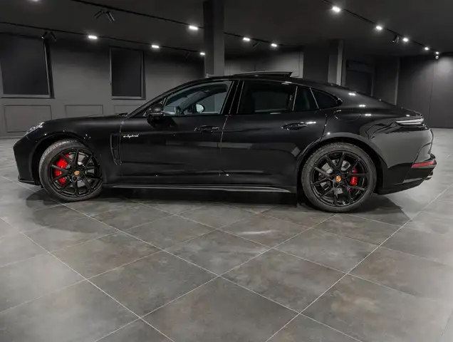 Porsche Panamera view 8