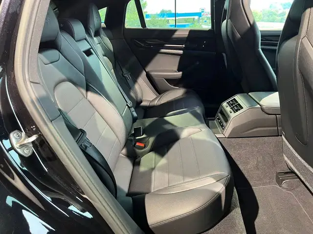 Porsche Panamera view 11