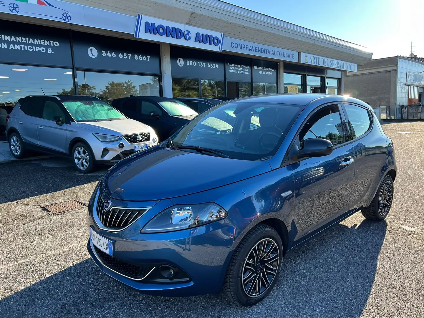 Lancia Ypsilon 2023 1.0 firefly hybrid Alberta Ferretti 39000km Bleu - 1