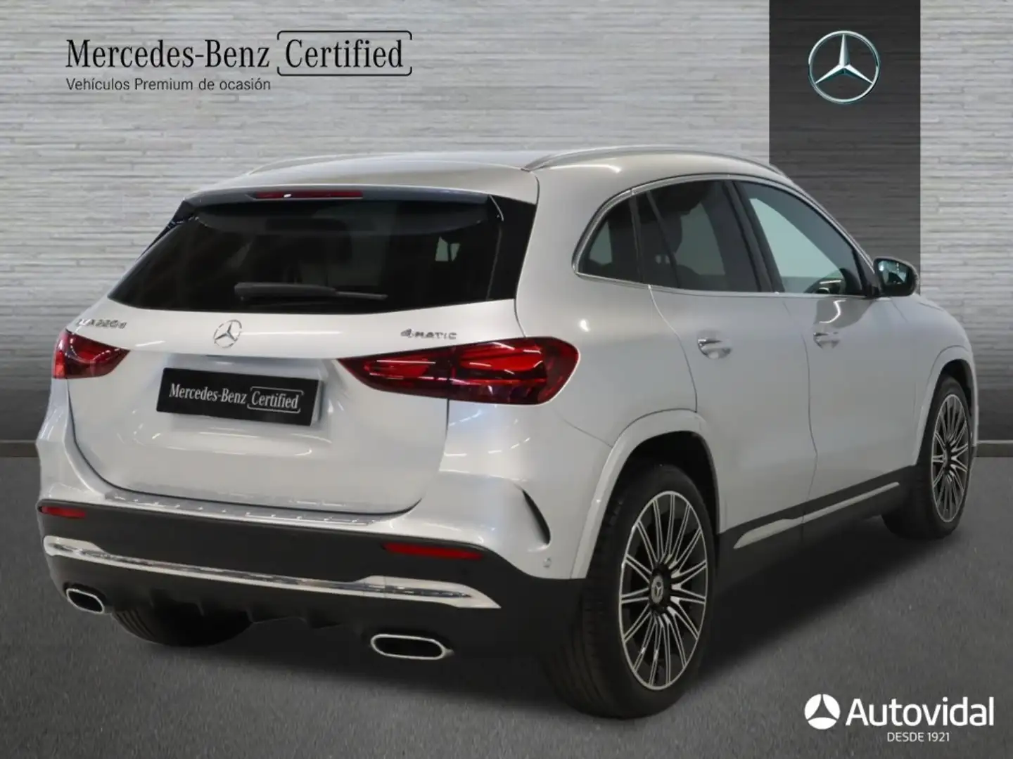 Mercedes-Benz GLA 220 D DCT 4MATIC 190 5P Silber - 2