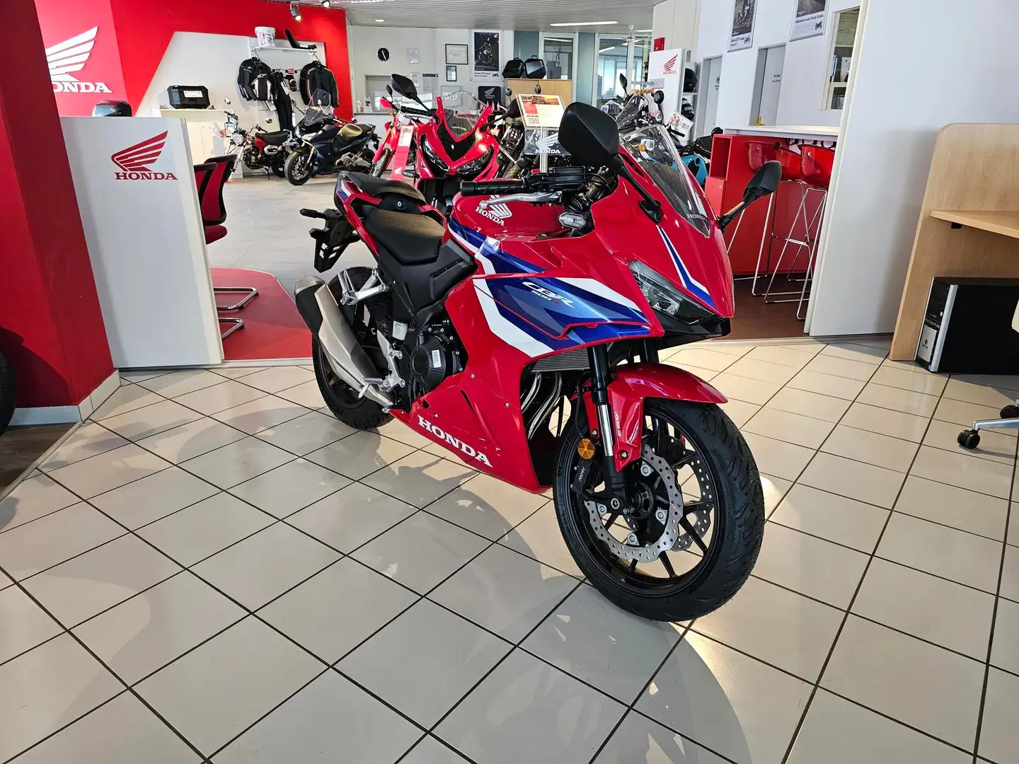 Honda CBR 500 R Vorführfahrzeug EZ 01/25 Rojo - 2