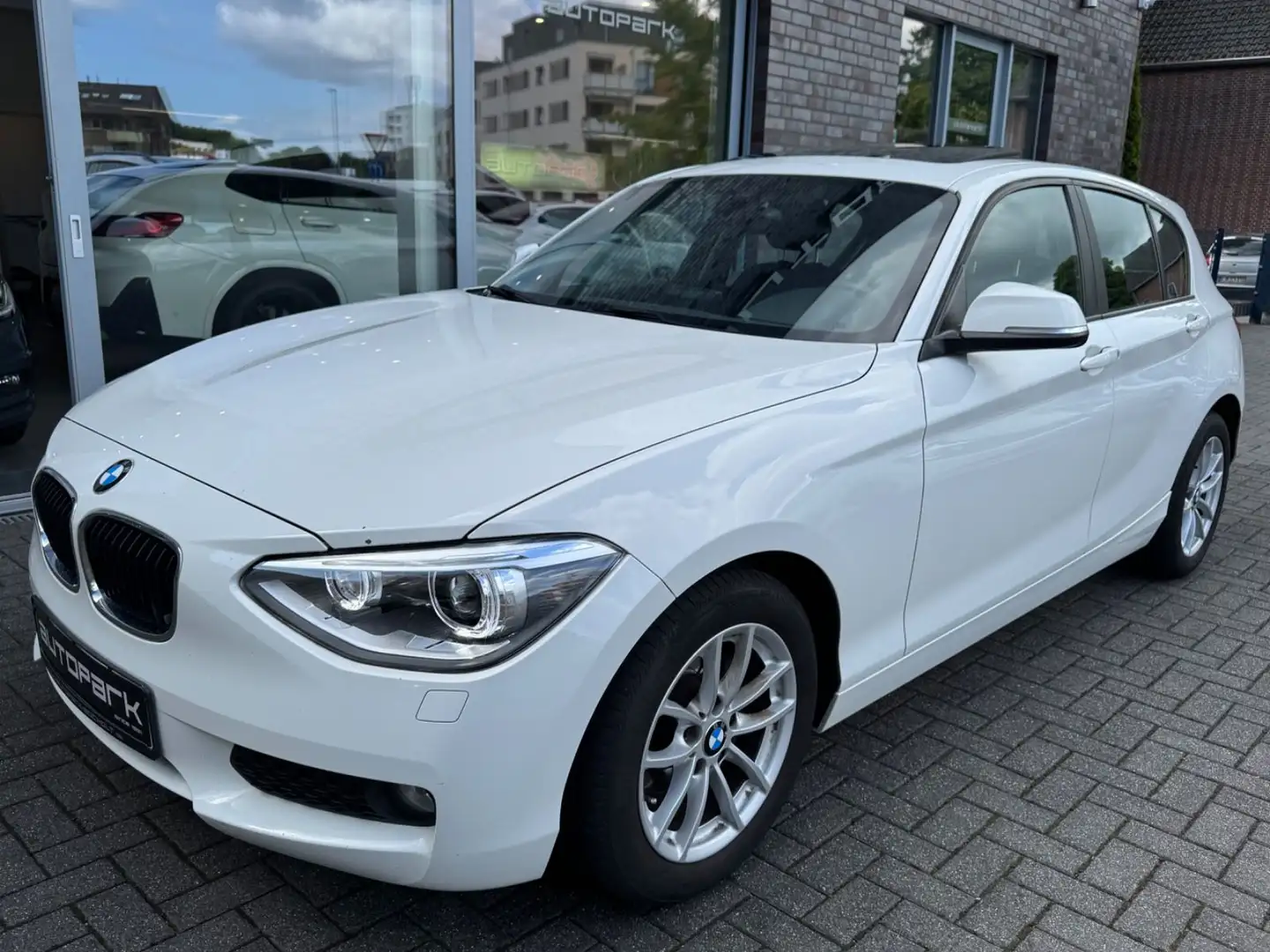 BMW 116 5-trg Navi Prof°Bi Xenon° Blanc - 1