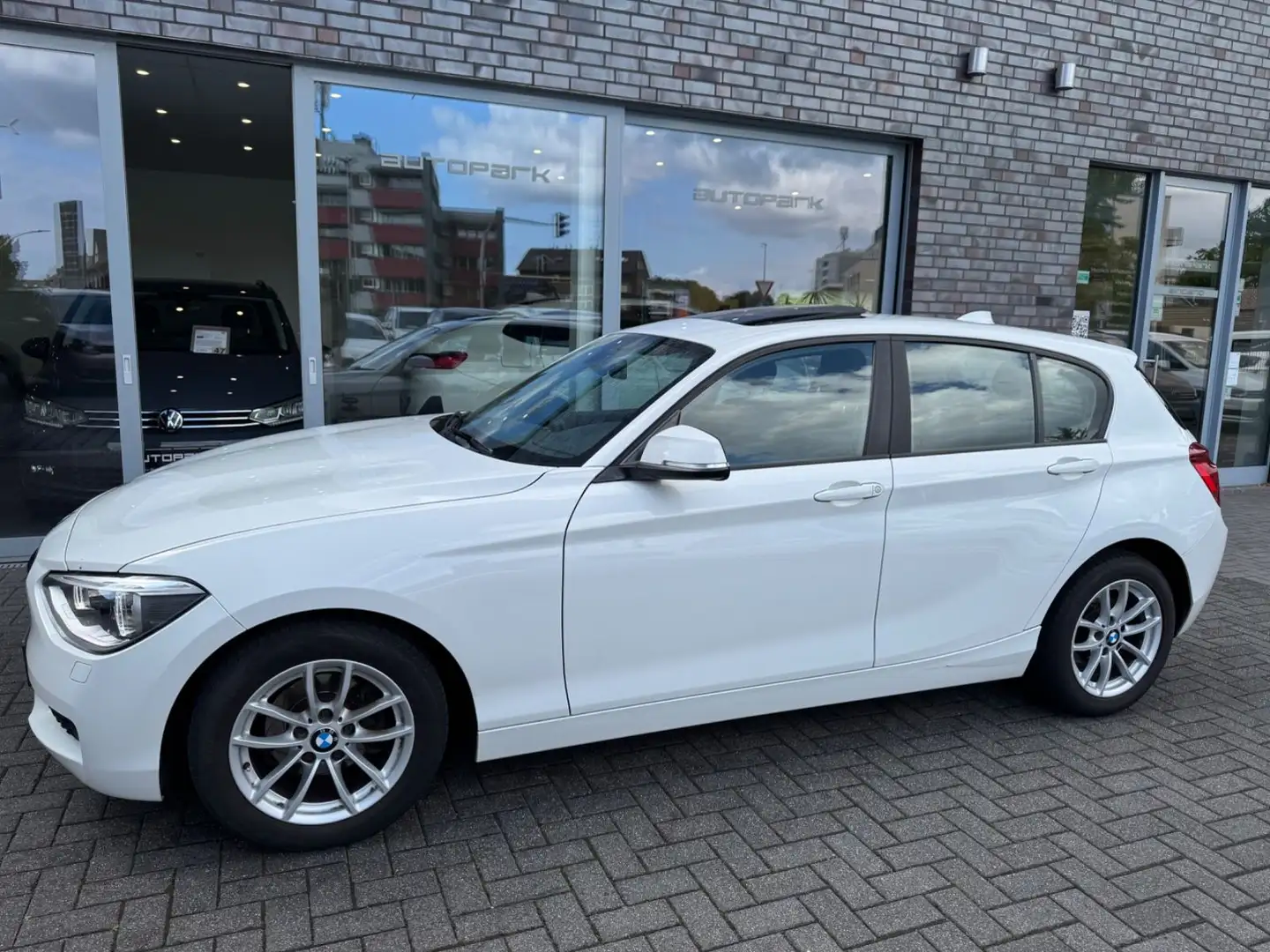 BMW 116 5-trg Navi Prof°Bi Xenon° Blanc - 2
