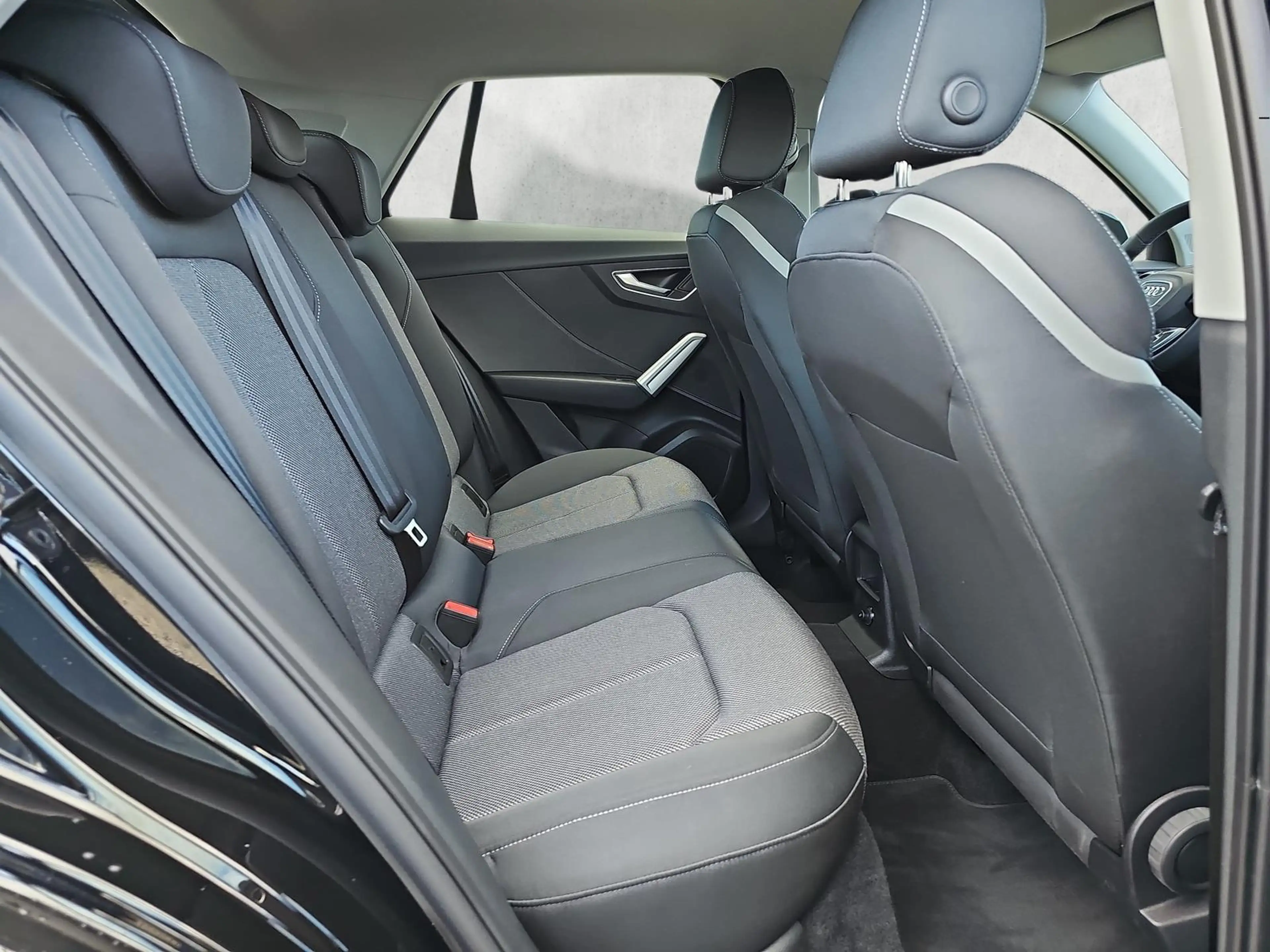Audi Q2 35 TFSI S-Tronic S-Line Matrix Kamera Keyless — photo 14