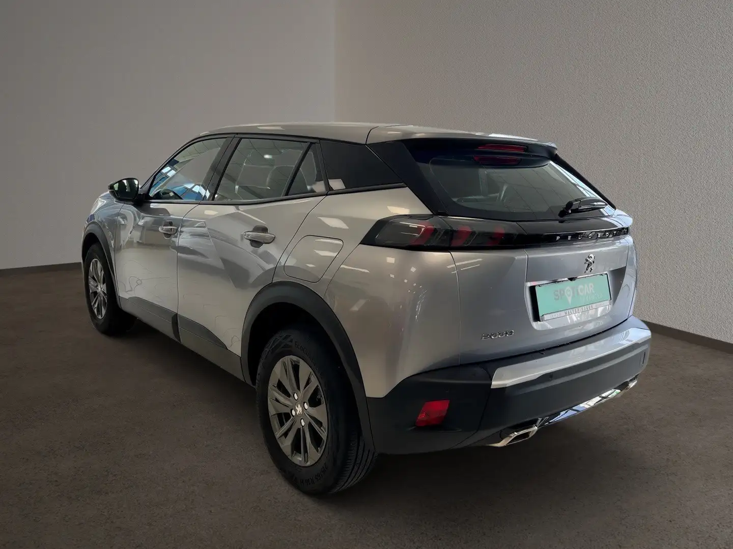 Peugeot 2008 Active Pack 1.2 130 PureTech PDC/RFK/SHZ/LED/DAB Grau - 2