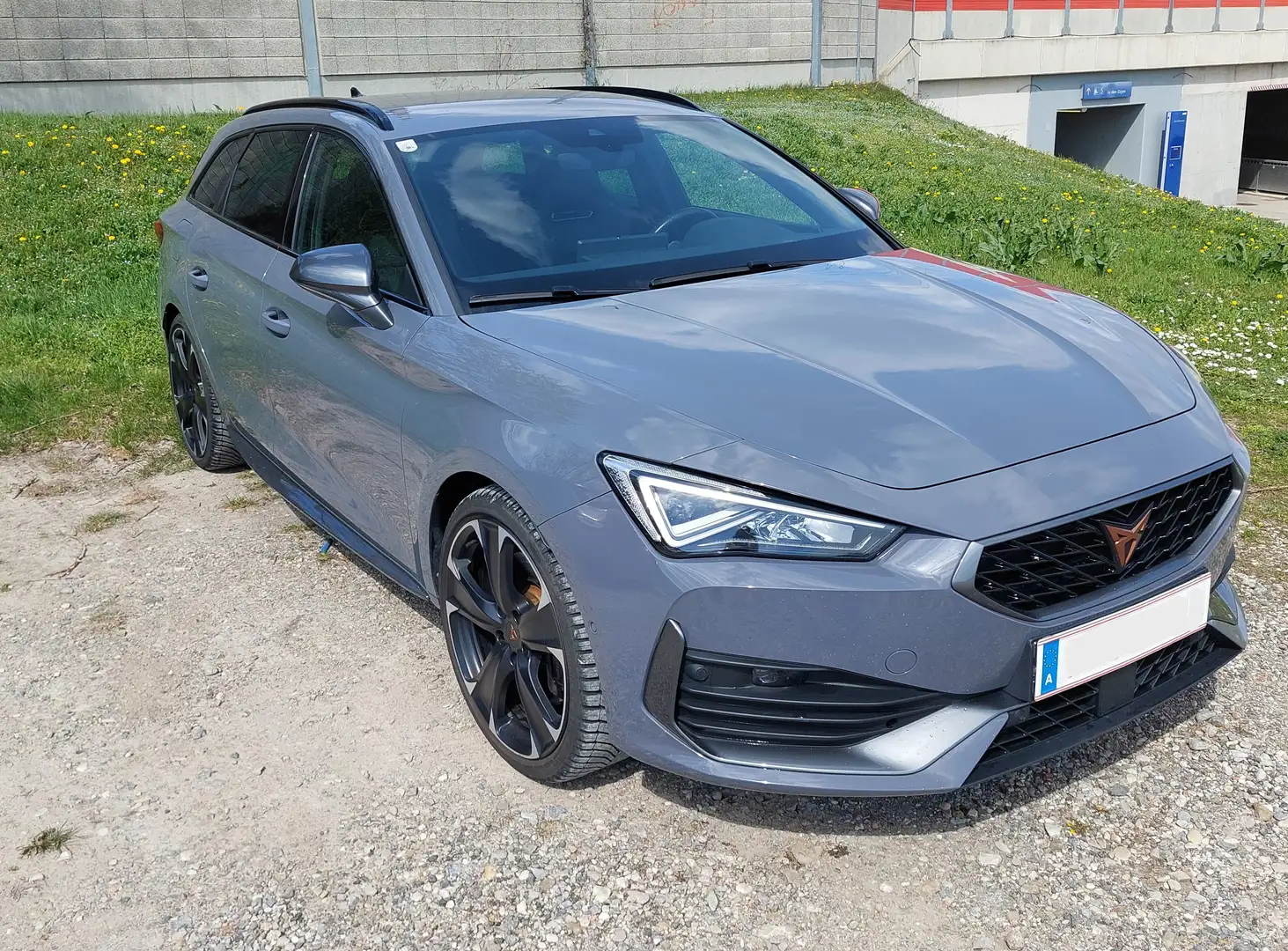 CUPRA Leon ST 1.4 VZ eHybrid 150/204 AHK Grau - 2