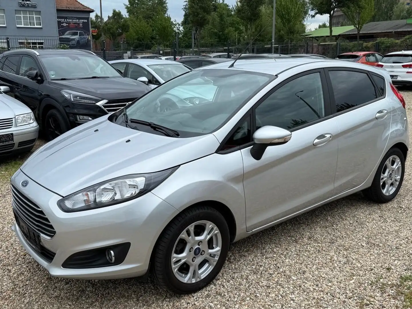 Ford Fiesta 1.25 (kein EcoBoost)/Klimaaut/Sitzh/Tel.! Argent - 1