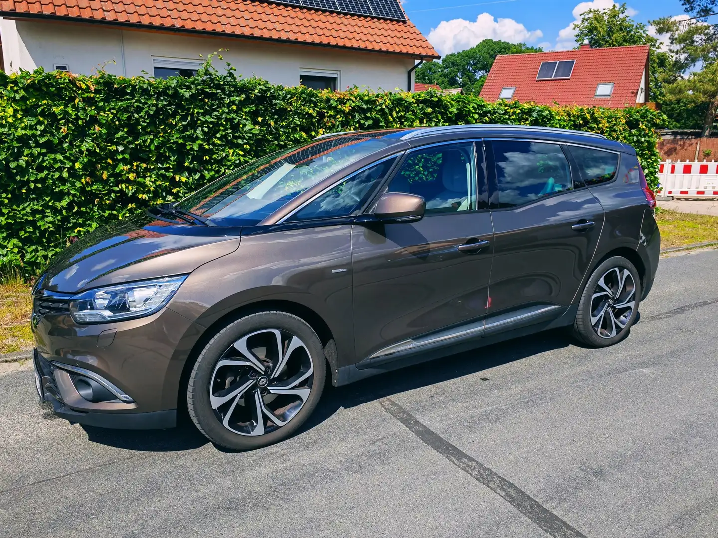 Renault Grand Scenic BOSE/7 Sitz /Tüv/Bremsen Neu/ Panorama/MassageSitz Braun - 1
