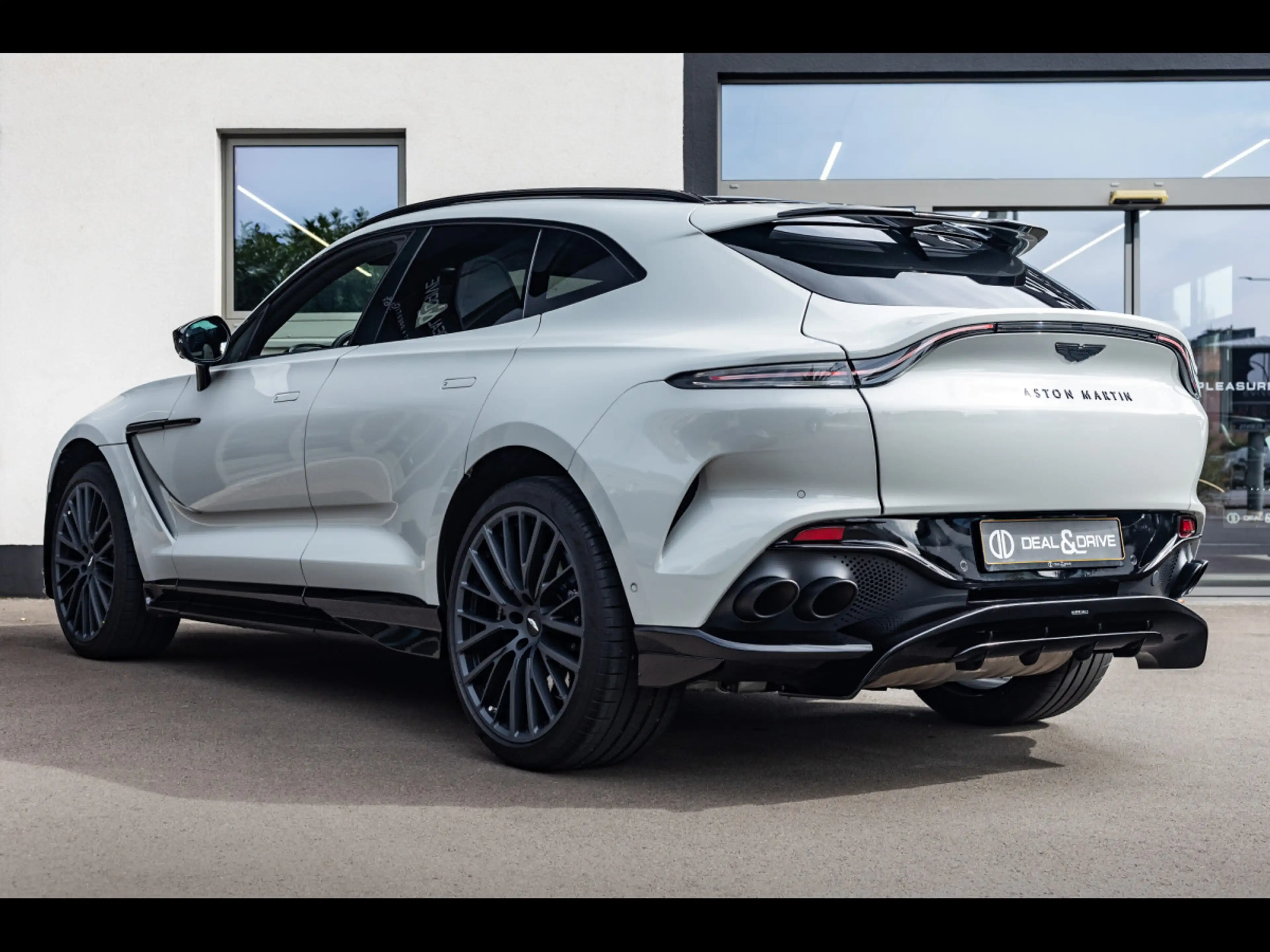 Aston Martin DBX 707 4.0 V8°APEX GREY°23'°360°CARBON°ACC — photo 3