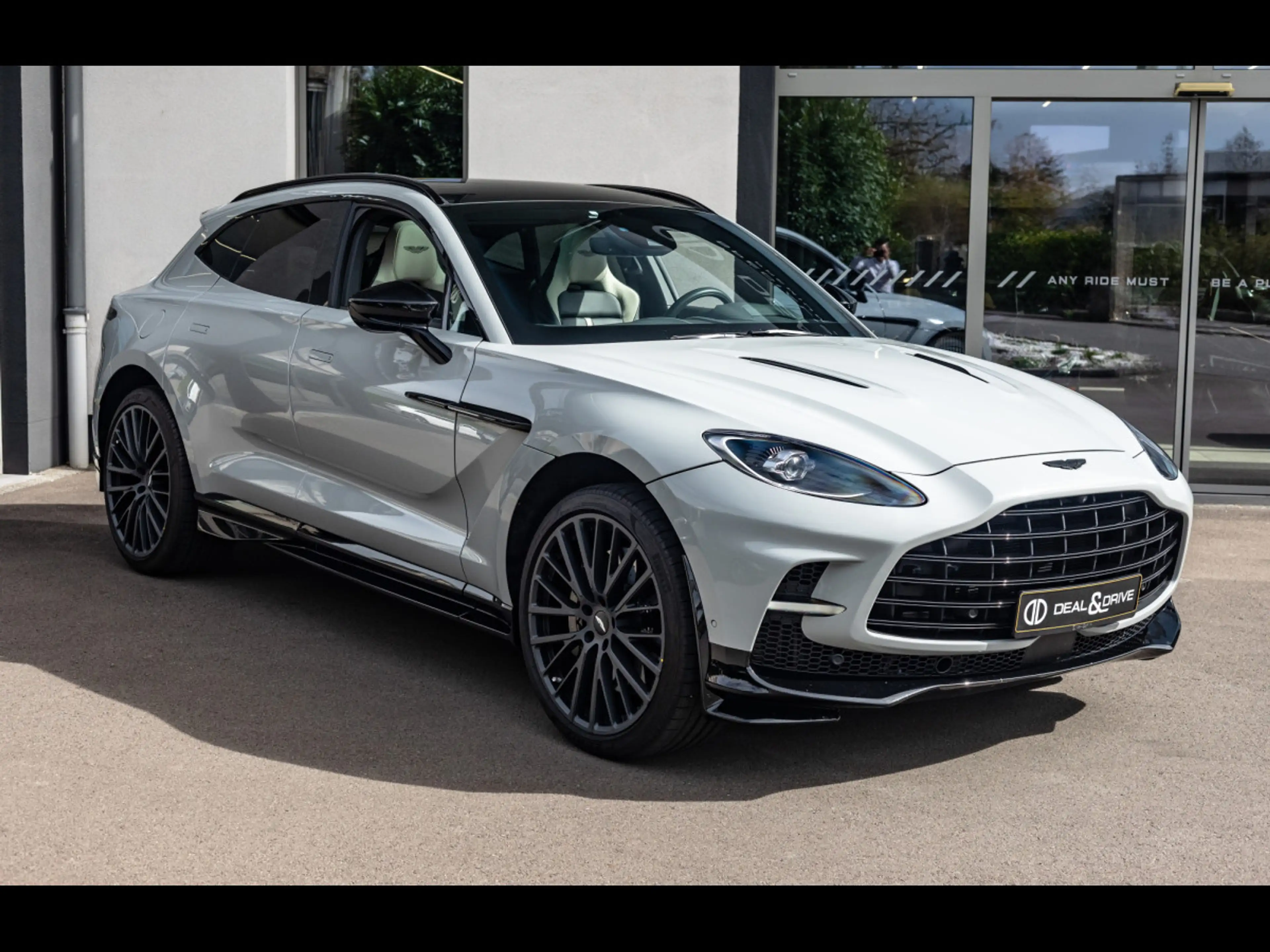 Aston Martin DBX 707 4.0 V8°APEX GREY°23'°360°CARBON°ACC — photo 6