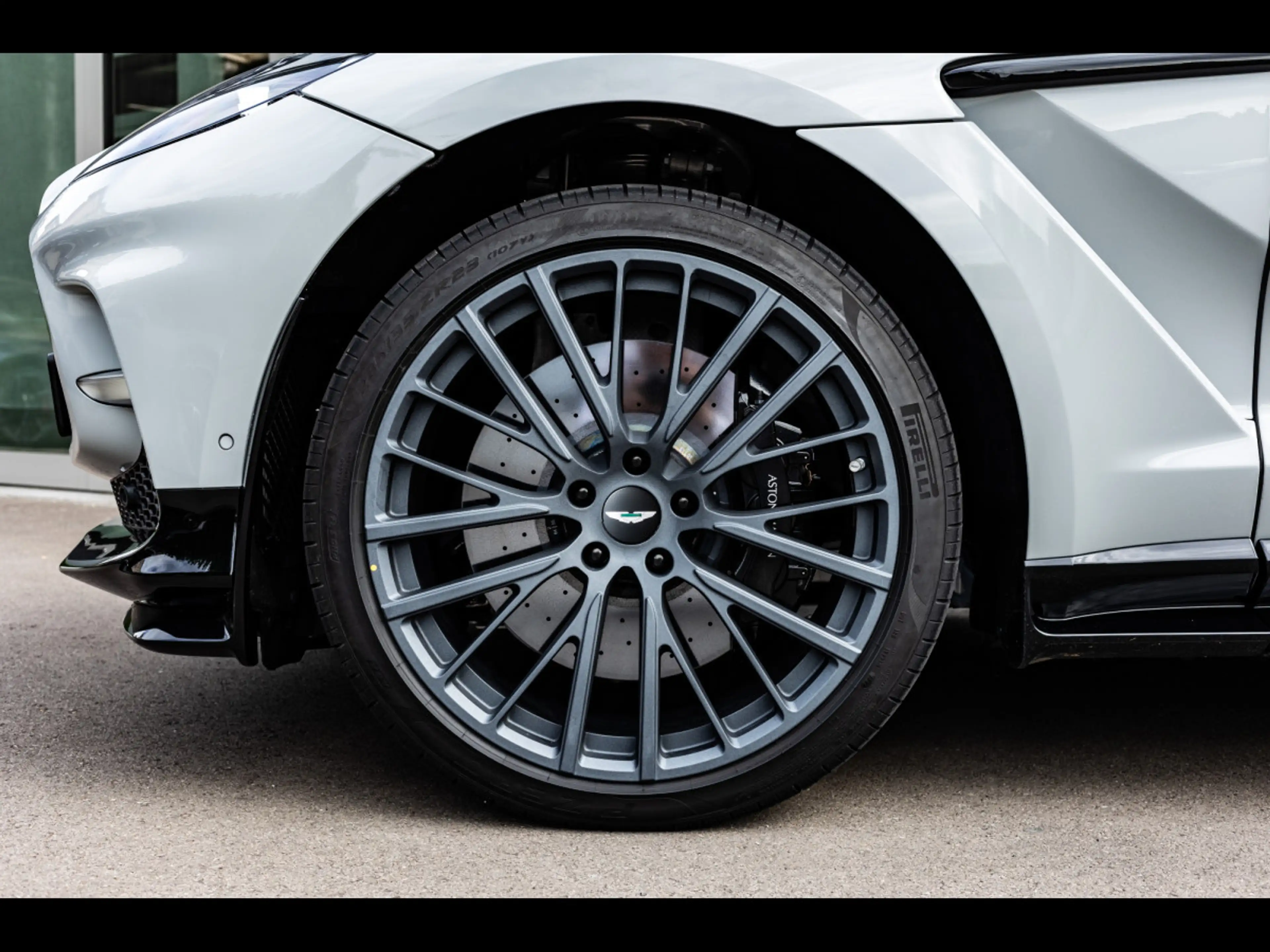 Aston Martin DBX 707 4.0 V8°APEX GREY°23'°360°CARBON°ACC — photo 8