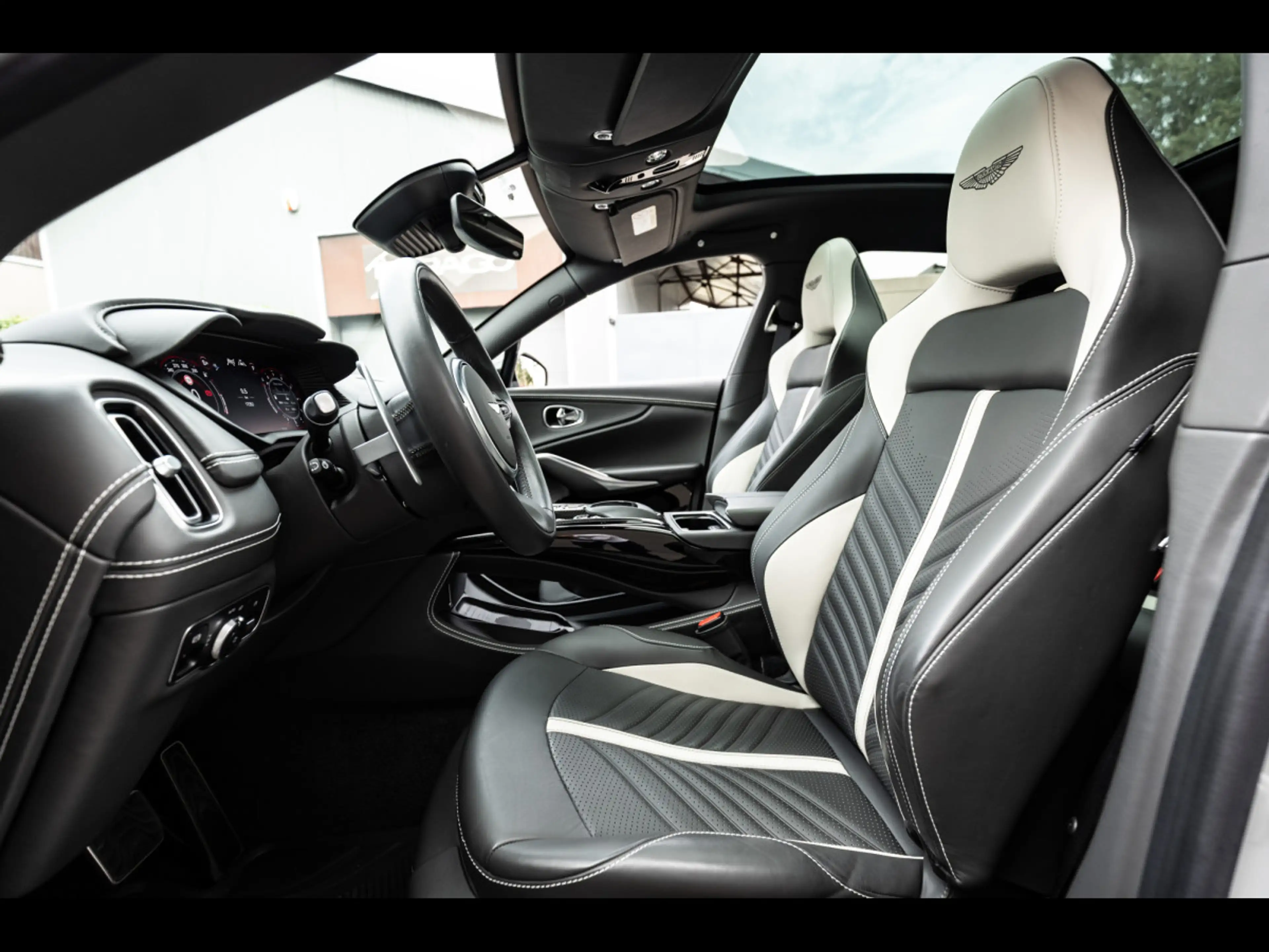 Aston Martin DBX 707 4.0 V8°APEX GREY°23'°360°CARBON°ACC — photo 11