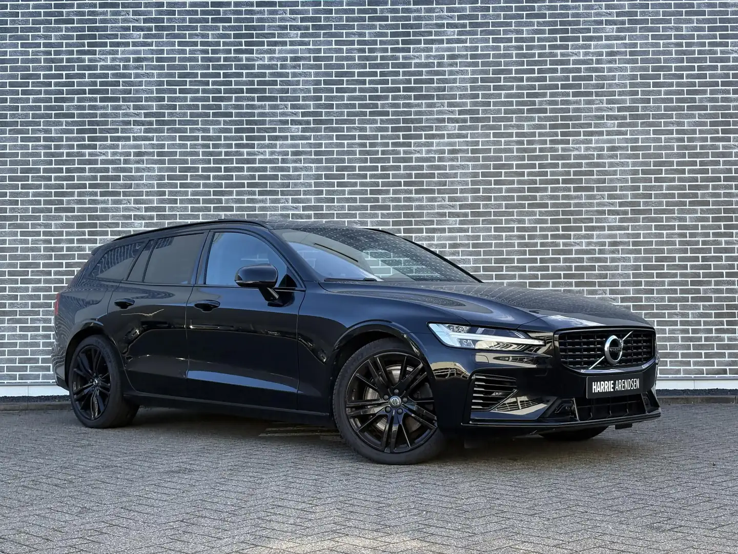 Volvo V60 Recharge T6 AWD R-Design | Panoramadak | Harman Ka Zwart - 2