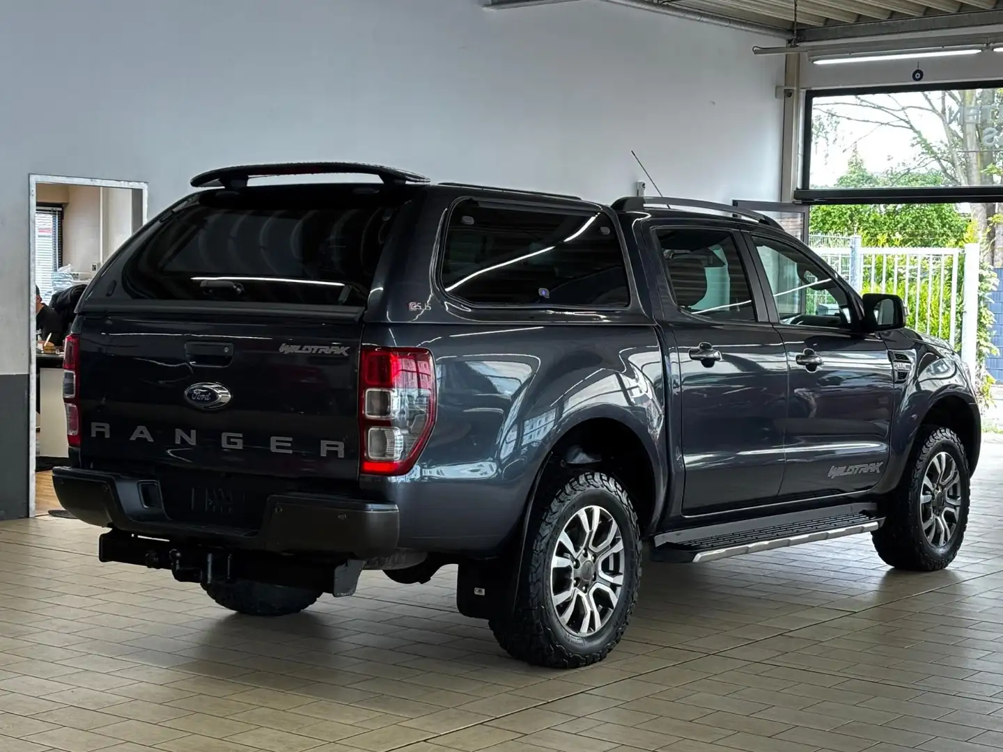 Ford Ranger RANGER 3.2 TDCi 4x4 DOKA WiLDTRAK *HARDTOP* Gris - 2