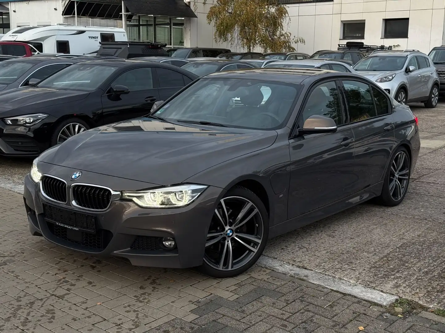 BMW 330 e M-Sport Paket/Shadow/Leder/ Grau - 1