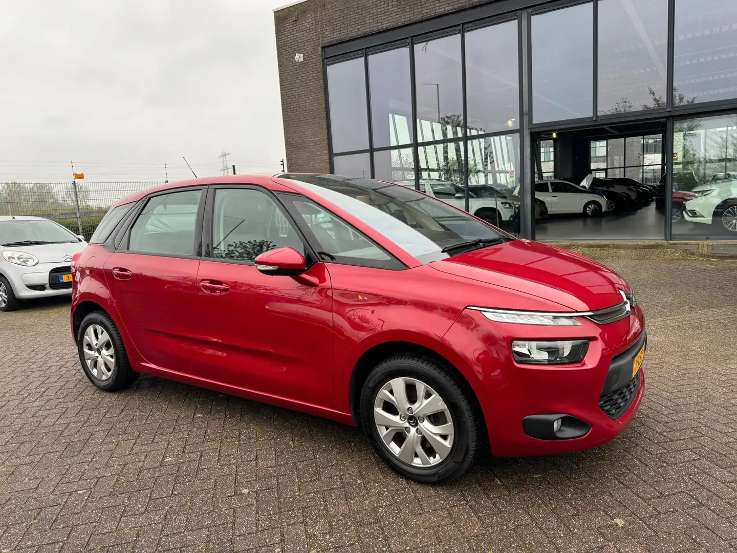 Citroen C4 Picasso 1.6 THP Tendance, 156PK, 2E EIG AFK, GEEN IMPORT, Rojo - 2