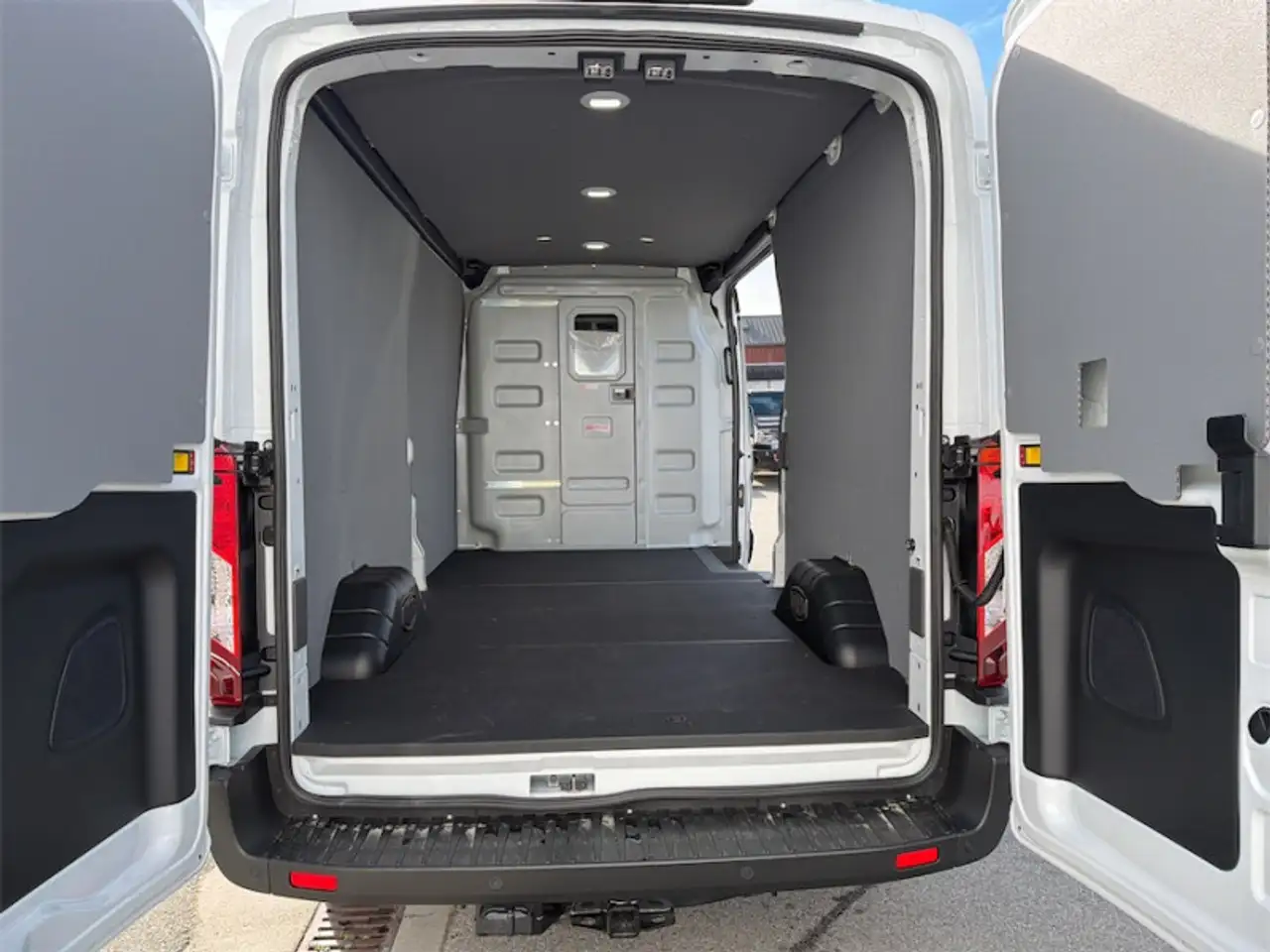 Ford Transit Cargo Van снимка Ford Transit Cargo Van