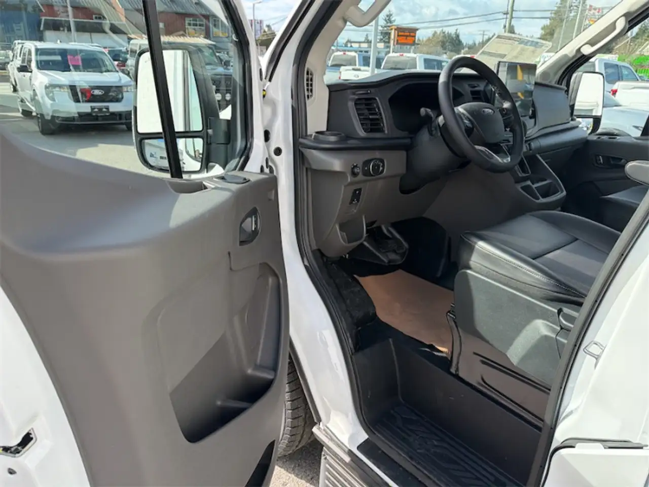 Ford Transit Cargo Van снимка Ford Transit Cargo Van