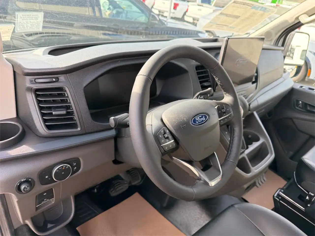 Ford Transit Cargo Van снимка Ford Transit Cargo Van