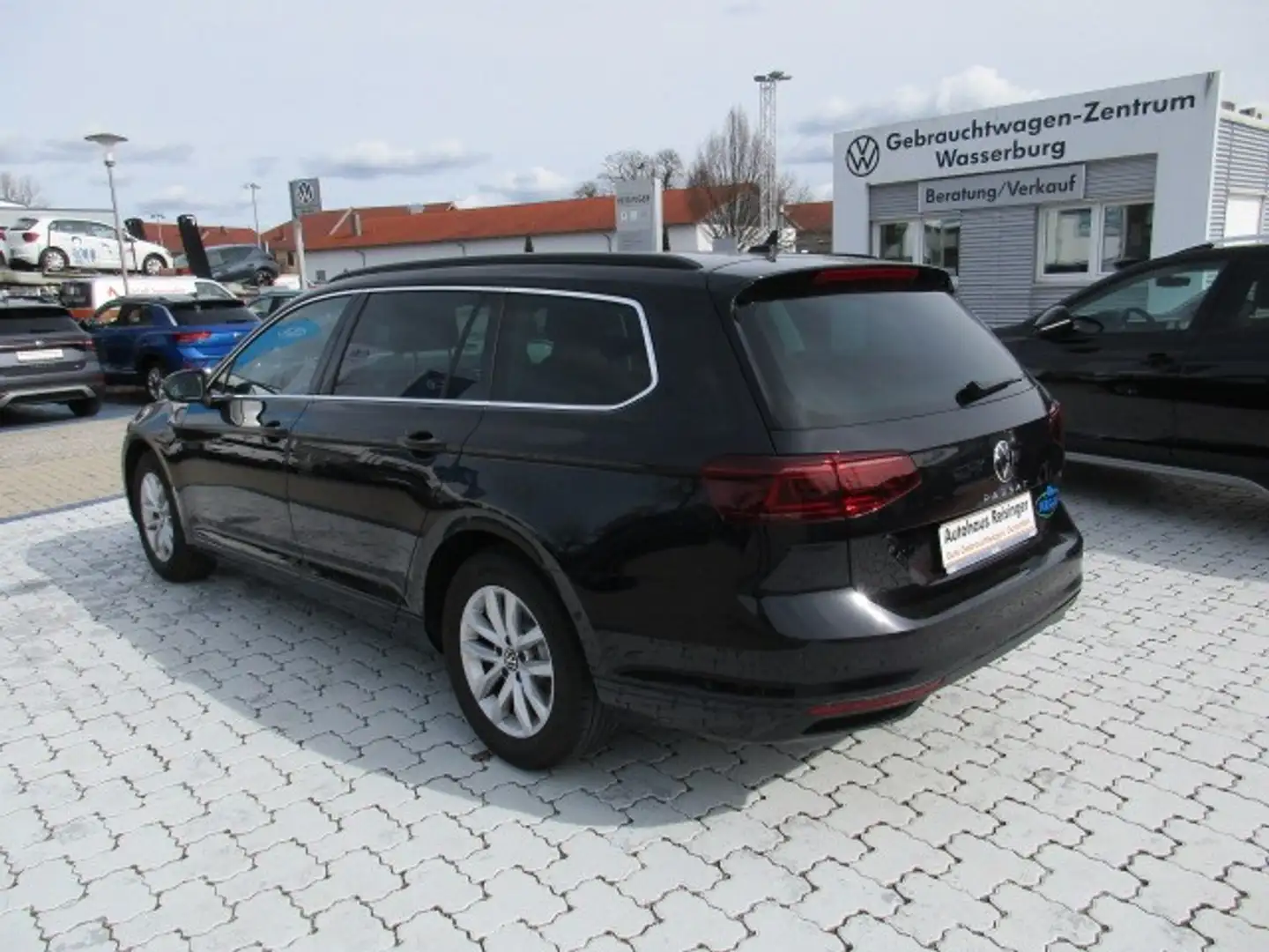 Volkswagen Passat Variant 2.0 TDI DSG Business (IQ-Light,Keyless,Navi) Zwart - 2