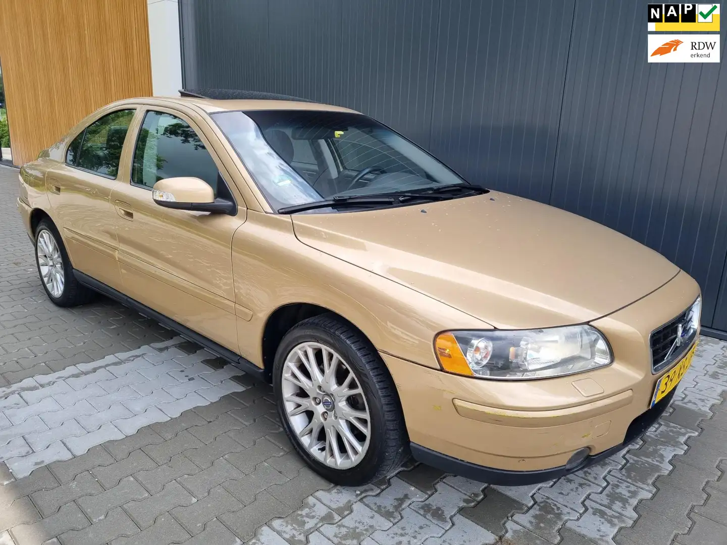 Volvo S60 2.4 DRIVERS EDITION + SCHUIFDAK + LEDER + LMV Žlutá - 1