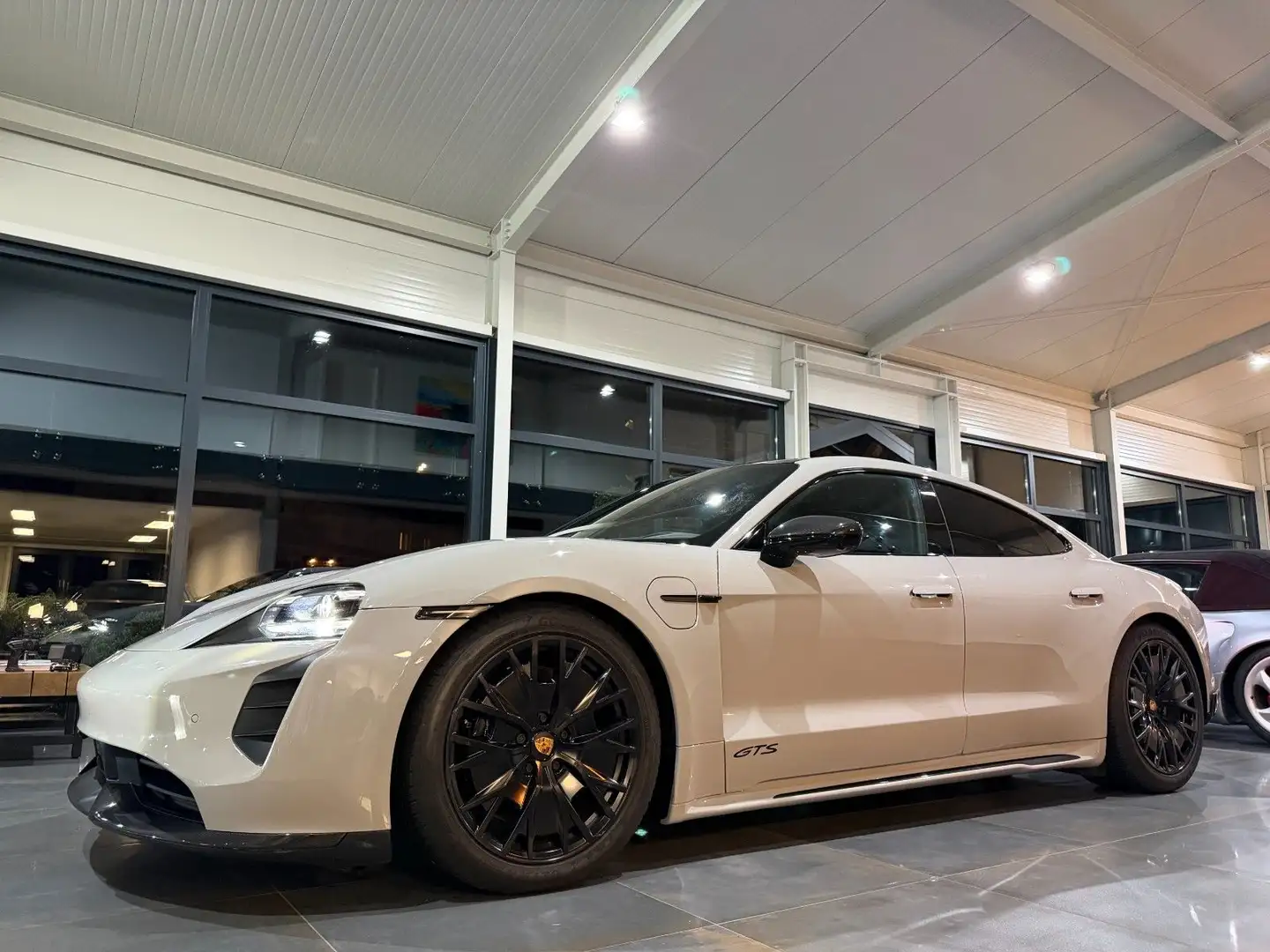 Porsche Taycan GTS/MY24/CarbonAero/HuD/HA-Lenkung/Kreide Grau - 1